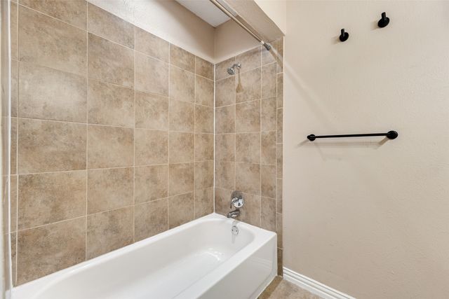 7204 Shadow Bend Drive, Fort Worth, TX 76137