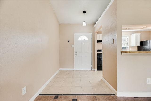 7204 Shadow Bend Drive, Fort Worth, TX 76137