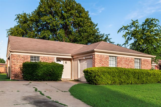 7204 Shadow Bend Drive, Fort Worth, TX 76137