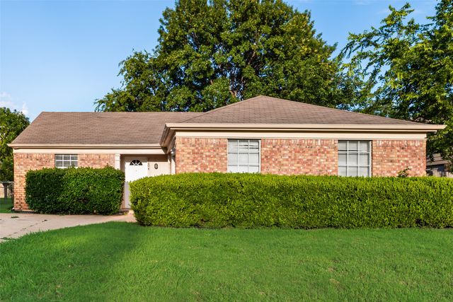 7204 Shadow Bend Drive, Fort Worth, TX 76137