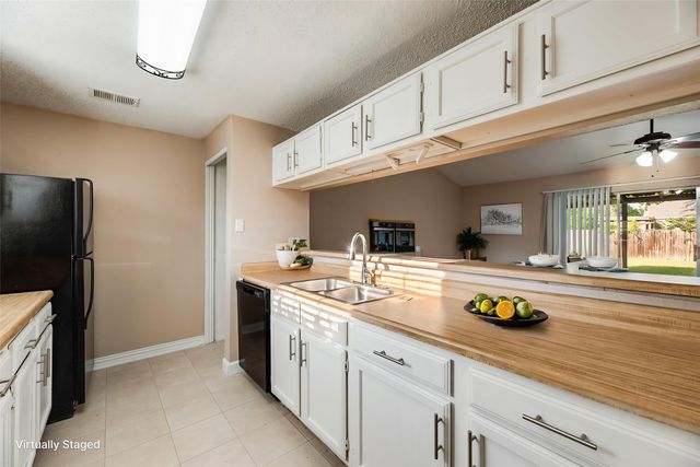7204 Shadow Bend Drive, Fort Worth, TX 76137