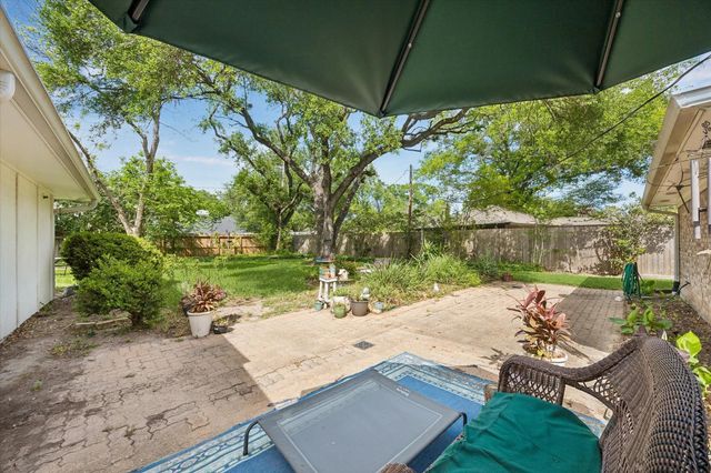 7802 Bellerive Drive, Houston, TX 77036
