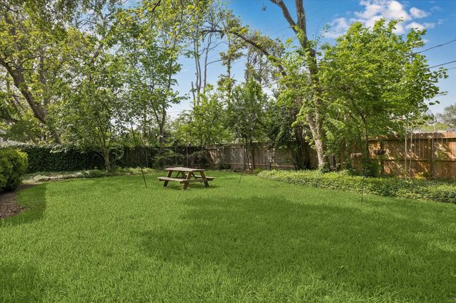 7802 Bellerive Drive, Houston, TX 77036