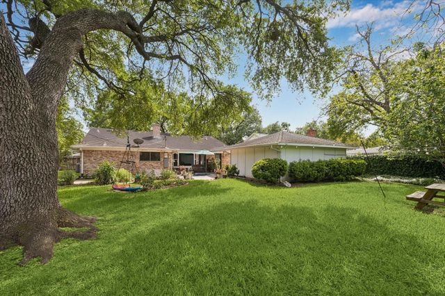 7802 Bellerive Drive, Houston, TX 77036