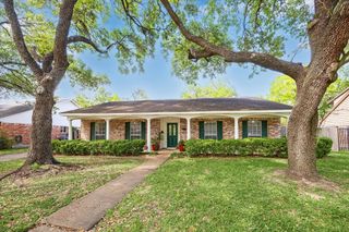 7802 Bellerive Drive, Houston, TX 77036