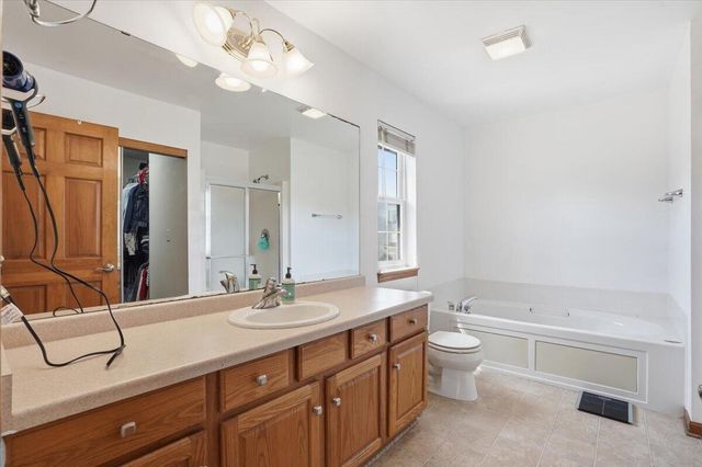 611 Woodland CIRCLE, Waterford, WI 53185