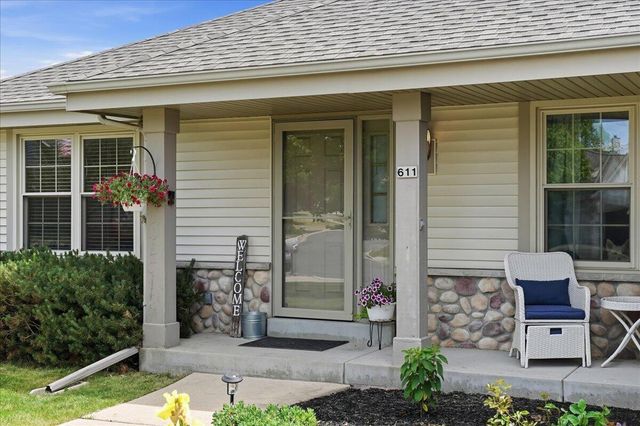 611 Woodland CIRCLE, Waterford, WI 53185