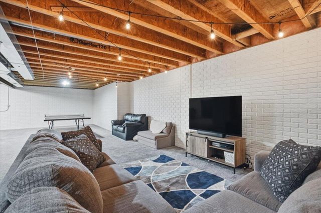 611 Woodland CIRCLE, Waterford, WI 53185