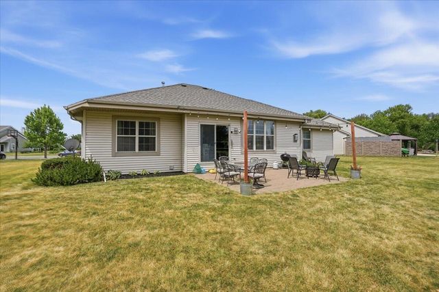611 Woodland CIRCLE, Waterford, WI 53185