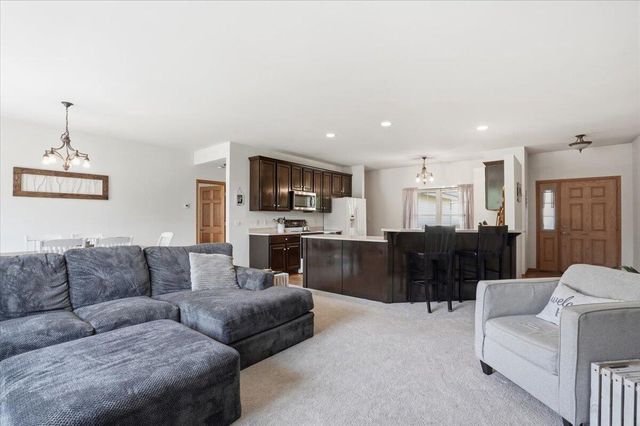 611 Woodland CIRCLE, Waterford, WI 53185