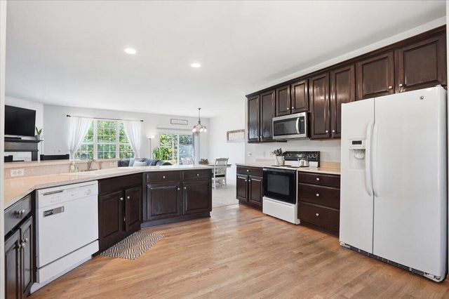 611 Woodland CIRCLE, Waterford, WI 53185
