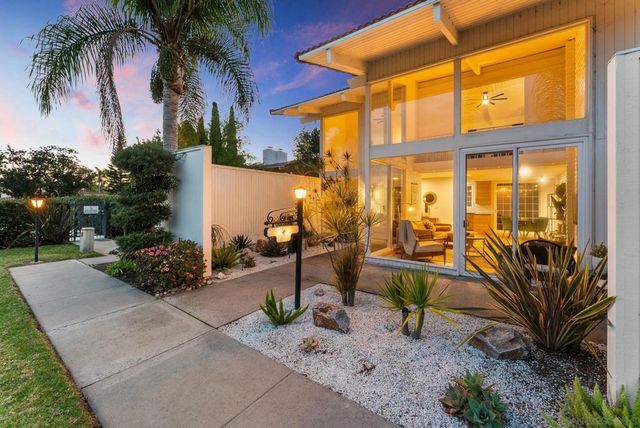 7087 Estrella De Mar D, Carlsbad, CA 92009