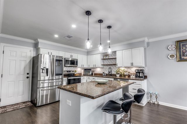 605 S Remington Drive, Angleton, TX 77515