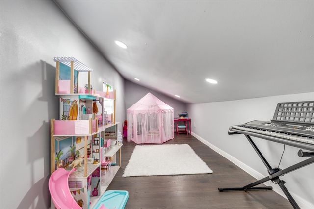 605 S Remington Drive, Angleton, TX 77515