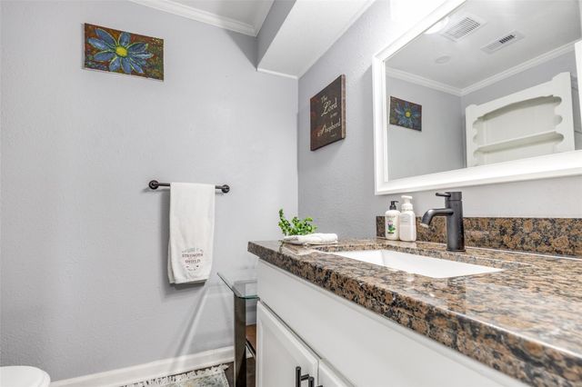 605 S Remington Drive, Angleton, TX 77515
