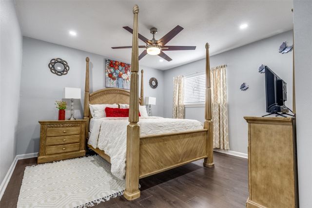 605 S Remington Drive, Angleton, TX 77515