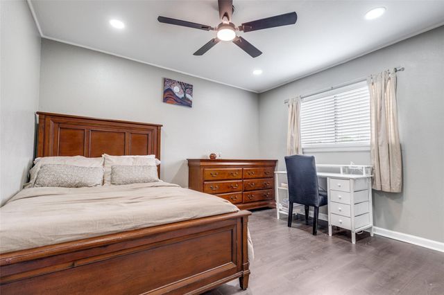 605 S Remington Drive, Angleton, TX 77515