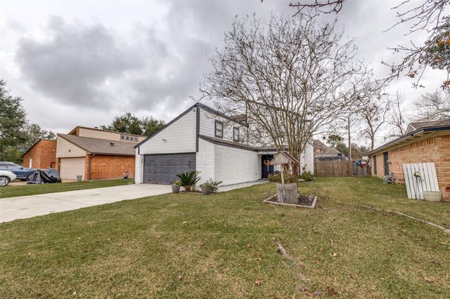 605 S Remington Drive, Angleton, TX 77515