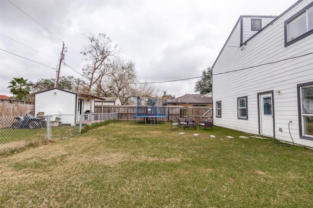 605 S Remington Drive, Angleton, TX 77515