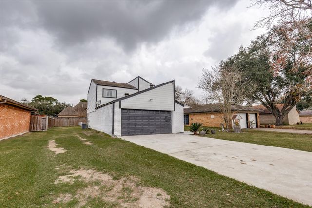 605 S Remington Drive, Angleton, TX 77515