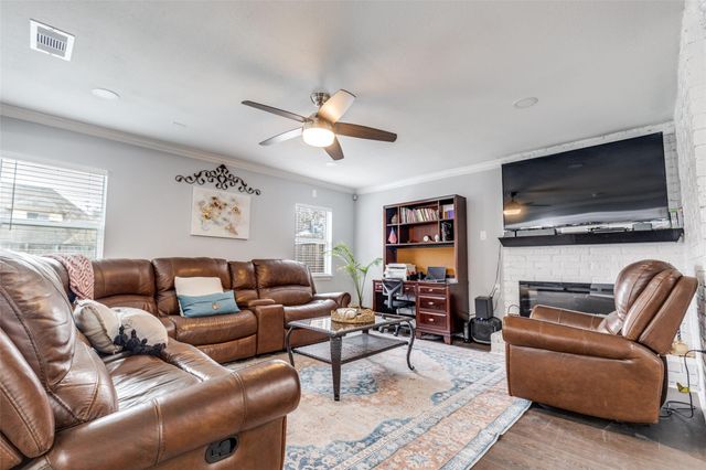 605 S Remington Drive, Angleton, TX 77515