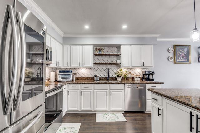 605 S Remington Drive, Angleton, TX 77515