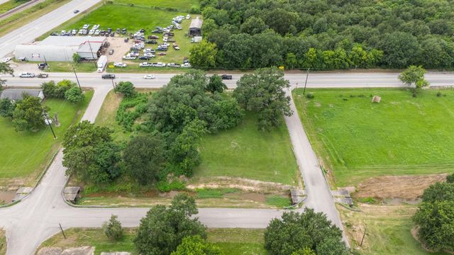 000 Sledge Street, Waller, TX 77484