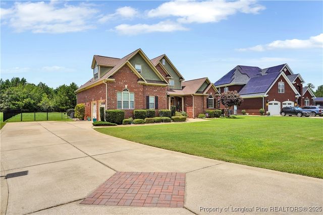 2825 Sand Trap Lane, Hope Mills, NC 28348
