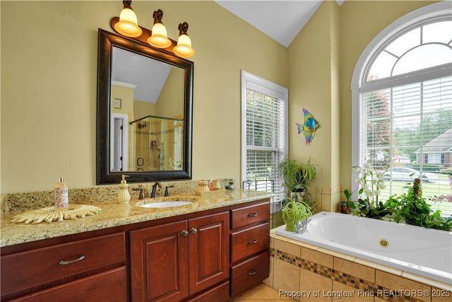 2825 Sand Trap Lane, Hope Mills, NC 28348