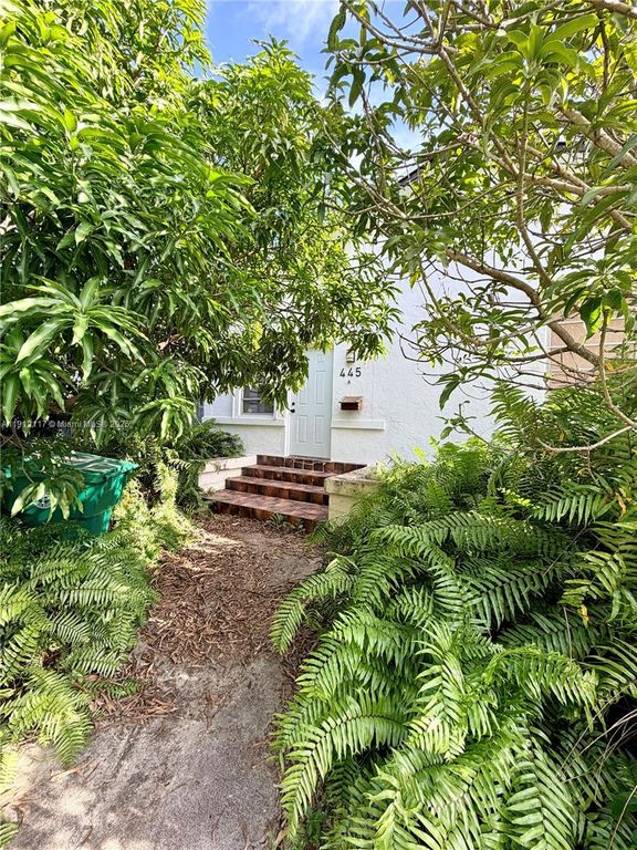 445 SW 24th Rd, Miami, FL 33129