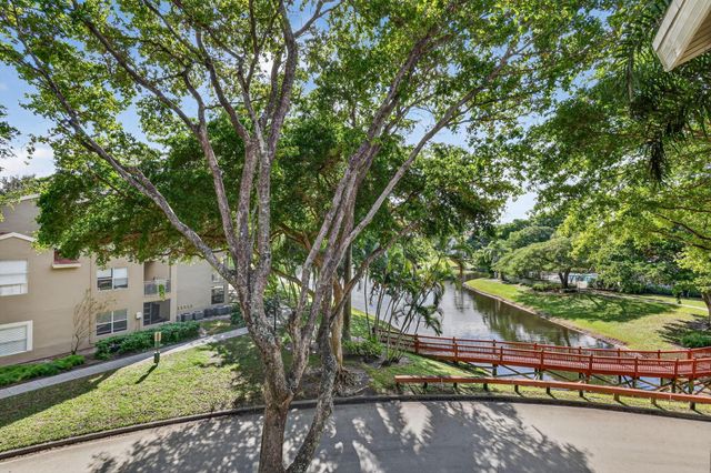 1740 Palm Cove Boulevard 4-307, Delray Beach, FL 33445