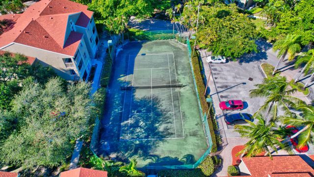 1740 Palm Cove Boulevard 4-307, Delray Beach, FL 33445