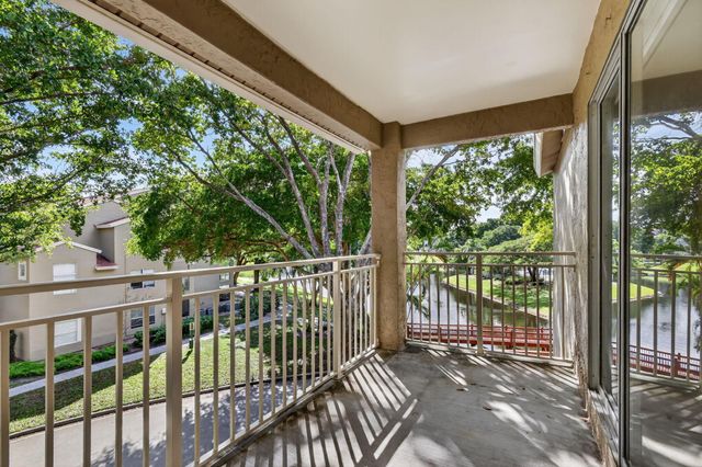 1740 Palm Cove Boulevard 4-307, Delray Beach, FL 33445