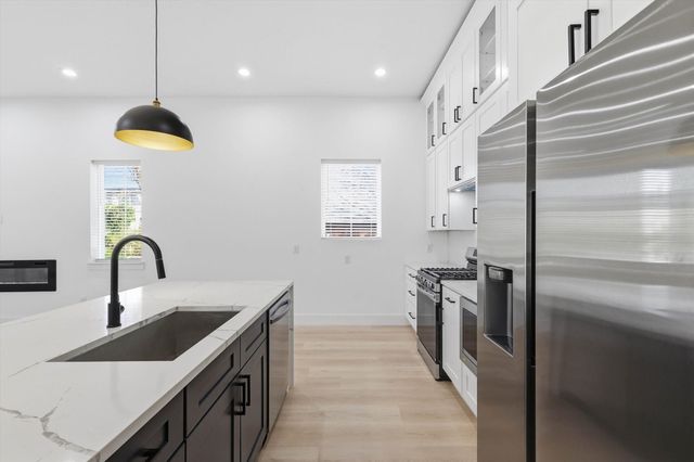 324 N Patton Avenue, Dallas, TX 75203