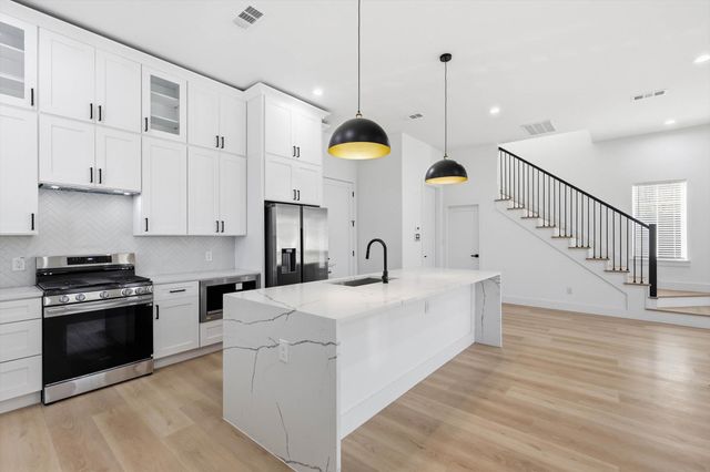 324 N Patton Avenue, Dallas, TX 75203