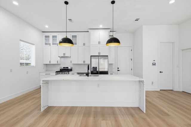 324 N Patton Avenue, Dallas, TX 75203