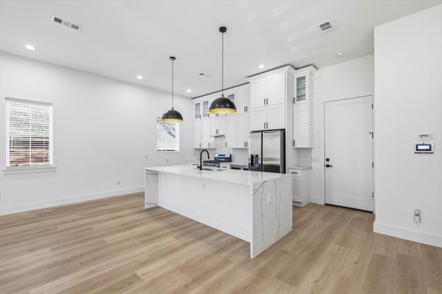 324 N Patton Avenue, Dallas, TX 75203