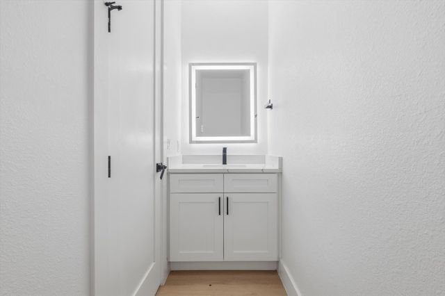 324 N Patton Avenue, Dallas, TX 75203