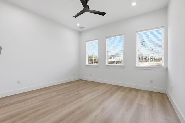 324 N Patton Avenue, Dallas, TX 75203