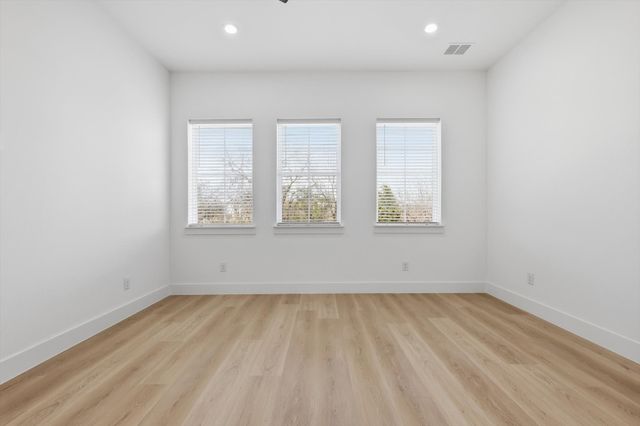 324 N Patton Avenue, Dallas, TX 75203