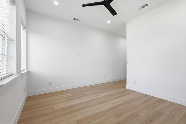 324 N Patton Avenue, Dallas, TX 75203