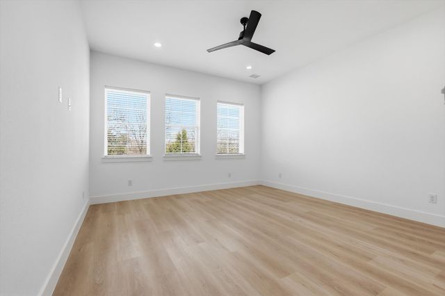 324 N Patton Avenue, Dallas, TX 75203