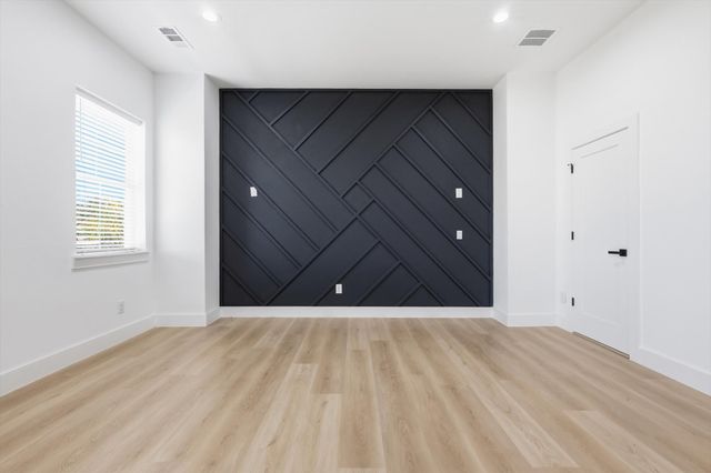 324 N Patton Avenue, Dallas, TX 75203