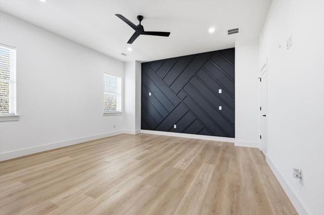 324 N Patton Avenue, Dallas, TX 75203