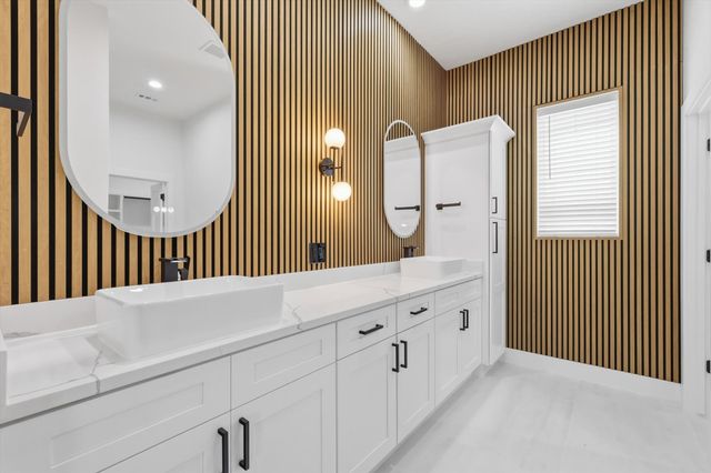 324 N Patton Avenue, Dallas, TX 75203