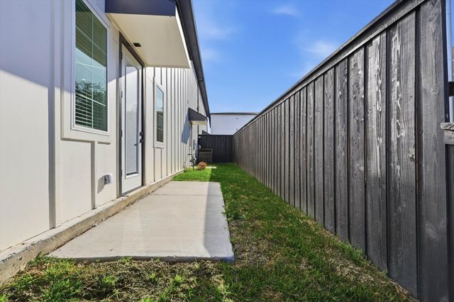 324 N Patton Avenue, Dallas, TX 75203