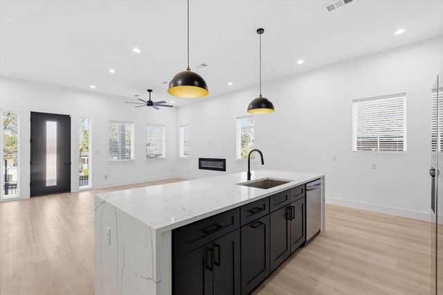 324 N Patton Avenue, Dallas, TX 75203