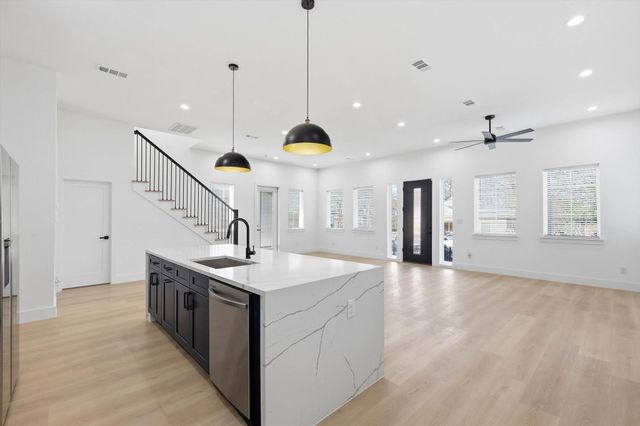 324 N Patton Avenue, Dallas, TX 75203