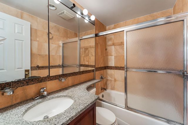 4105 College Point Boulevard 5C, Flushing, NY 11355