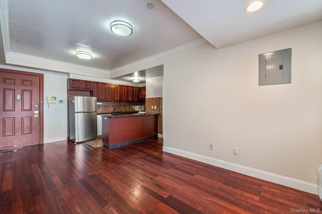 4105 College Point Boulevard 5C, Flushing, NY 11355